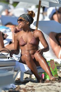 Alexandra Burke feet photo 13
