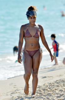 Alexandra Burke feet photo 9