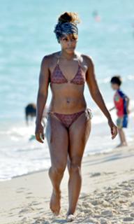 Alexandra Burke feet photo 8