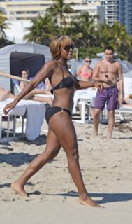 Alexandra Burke feet photo 5