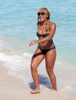 Alexandra Burke feet photo 3
