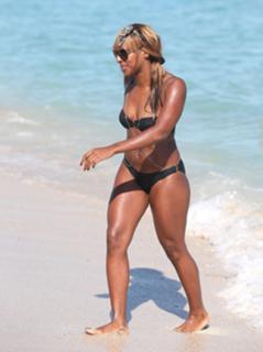 Alexandra Burke feet photo 20