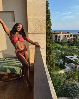 Alexandra Burke feet photo 2