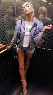 Alexandra Cooper feet photo thumbnail