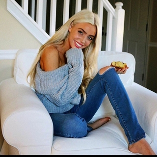 Alexandra Cooper feet photo thumbnail