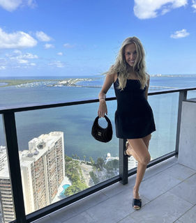 Alexandra Cooper feet photo thumbnail