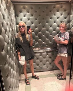 Alexandra Cooper feet photo thumbnail