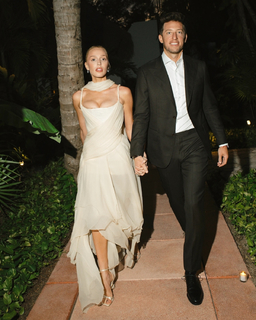 Alexandra Cooper feet photo thumbnail