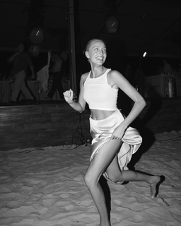 Alexandra Cooper feet photo thumbnail