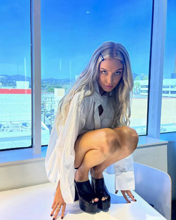 Alexandra Cooper feet photo thumbnail