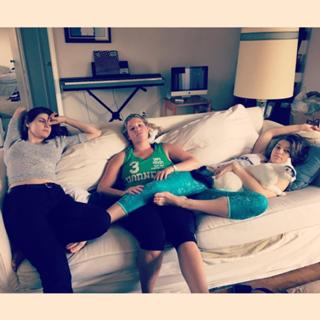 Alexandra Daddario feet photo thumbnail