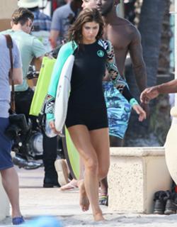 Alexandra Daddario feet photo thumbnail