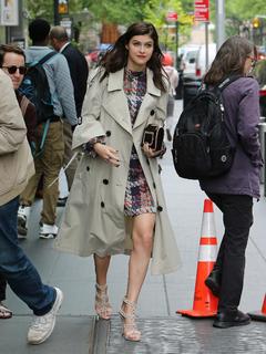 Alexandra Daddario feet photo thumbnail