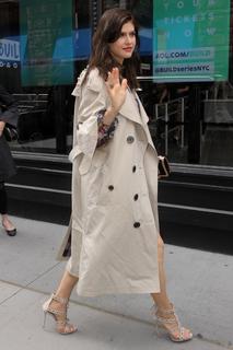 Alexandra Daddario feet photo thumbnail