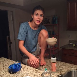 Alexandra Daddario feet photo thumbnail