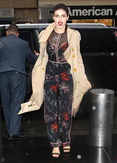 Alexandra Daddario feet photo thumbnail