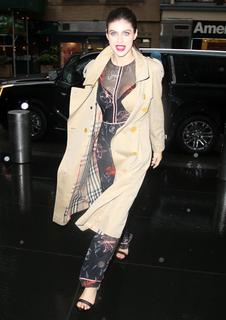 Alexandra Daddario feet photo thumbnail