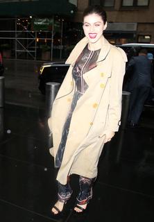 Alexandra Daddario feet photo thumbnail