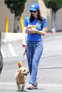 Alexandra Daddario feet photo thumbnail