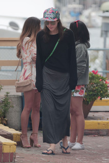 Alexandra Daddario feet photo thumbnail