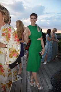 Alexandra Daddario feet photo thumbnail