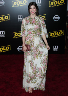 Alexandra Daddario feet photo thumbnail
