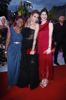 Alexandra Daddario feet photo thumbnail