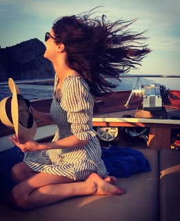 Alexandra Daddario feet photo thumbnail