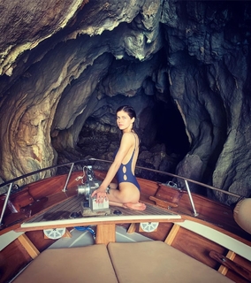 Alexandra Daddario feet photo thumbnail