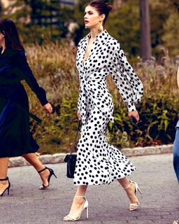 Alexandra Daddario feet photo thumbnail