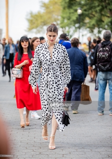 Alexandra Daddario feet photo thumbnail