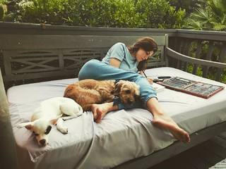 Alexandra Daddario feet photo thumbnail