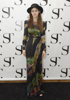 Alexandra Daddario feet photo thumbnail