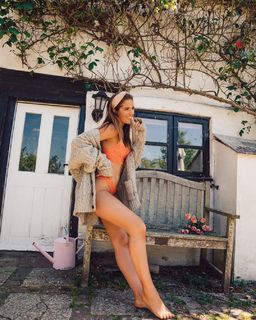 Alexandra Felstead feet photo 1