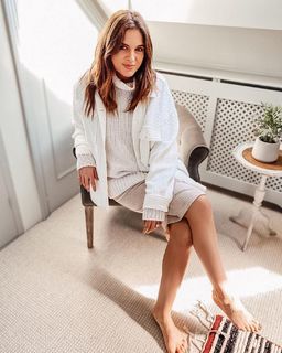 Alexandra Felstead feet photo 9