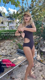 Alexandra Golovanoff feet photo 3