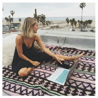 Alexandra Kyle feet photo 1