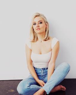 Alexandra Kyle feet photo 9