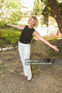 Alexandra Lamy feet photo thumbnail