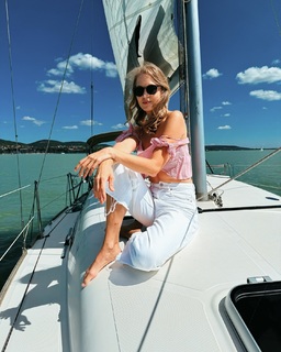 Alexandra Nagy feet photo 10