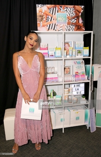 Alexandra Shipp feet photo thumbnail