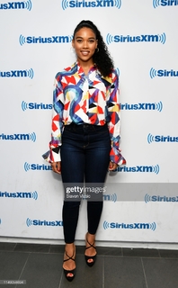 Alexandra Shipp feet photo thumbnail