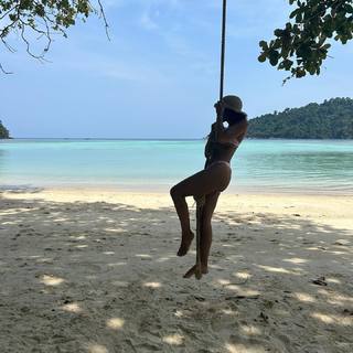 Alexandra Shipp feet photo thumbnail