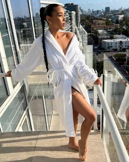Alexandra Shipp feet photo thumbnail