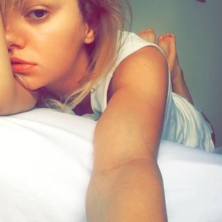 Alexandra Stan feet photo thumbnail