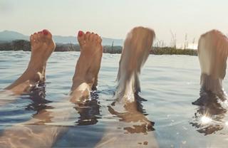 Alexandra Stan feet photo thumbnail