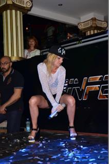 Alexandra Stan feet photo thumbnail