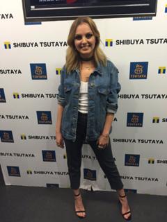 Alexandra Stan feet photo thumbnail
