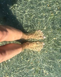 Alexandra Stan feet photo thumbnail