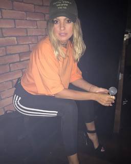 Alexandra Stan feet photo thumbnail
